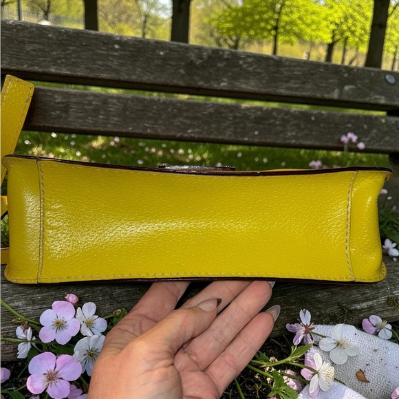 Kate Spade Wellesley Yellow Leather Flap Crossbody Polka Dot Lining - Picture 4 of 10